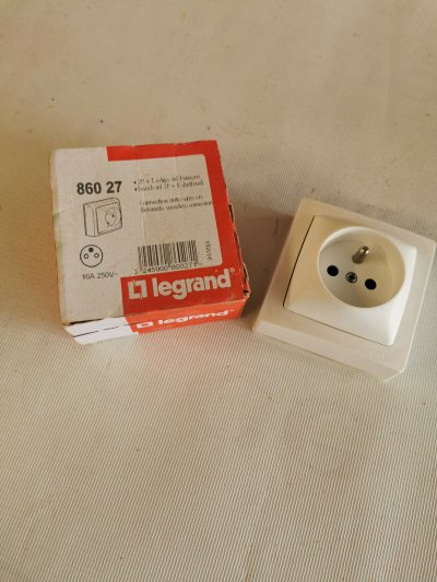 LEGRAND Prise 2P+T - Appareillage saillie composable - Complet
