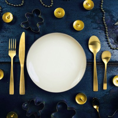 SAVEUR ET DEGUSTATION  - M&eacute;nag&egrave;re inox 16 pi&egrave;ces Table chic effet or