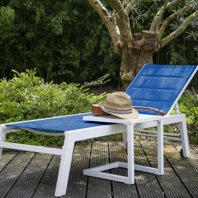 HAPPY GARDEN Set bain de soleil et table d'appoint BARBADOS en textil&egrave;ne bleu - aluminium blanc