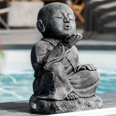 WANDA COLLECTION Statue de jardin moine shaolin heureux patin&eacute; gris 40 cm - Gris