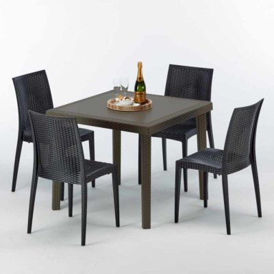 GRAND SOLEIL Table carr&eacute;e et 4 chaises color&eacute;es poly-rotin r&eacute;sine 90x90 marron 