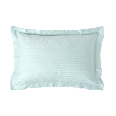 HOMESCAPES Taie d'oreiller ray&eacute; volant plat en coton Egyptien 330 fils coloris bleu 50 x 75 cm