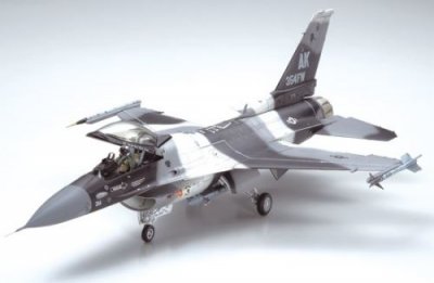 TAMIYA  - 61106 - Maquette - F-16C / N Agressor - Echelle 1:48