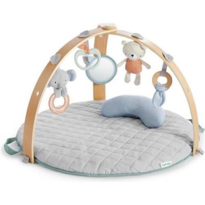 INGENUITY Tapis d &eacute;veil et d activit&eacute;s Cozy Spot Loamy r&eacute;versible arche de jeu en bois