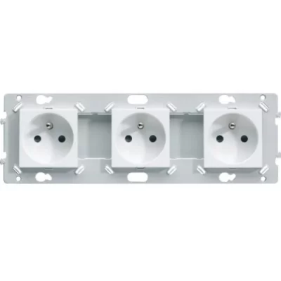 HAGER Triple prise de courant 2p+t essensya blanc