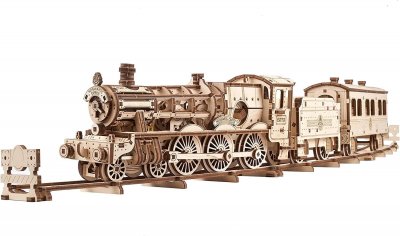 UGEARS  Hogwarts Express Wooden Mechanical Model Dor&eacute;