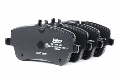 VALEO  Jeu de plaquettes de frein avant 301448