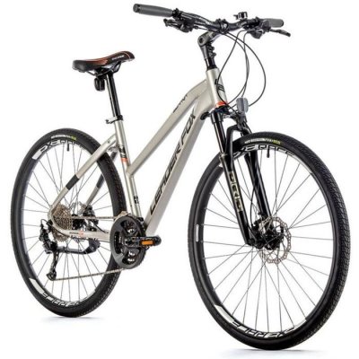 LEADER FOX V&eacute;lo &eacute;lectrique VTC 28 musculaire femme  Sumava 2022 18'' 9V - argent - 170/178 cm 