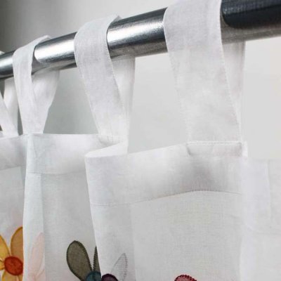 THEDECOFACTORY Voilage UNITED FLOWERS &agrave; pattes (110x250cm) Blanc