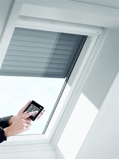 VELUX Volet Roulant &eacute;lectrique SOLAIRE + T&eacute;lecommande  - SSL MK04