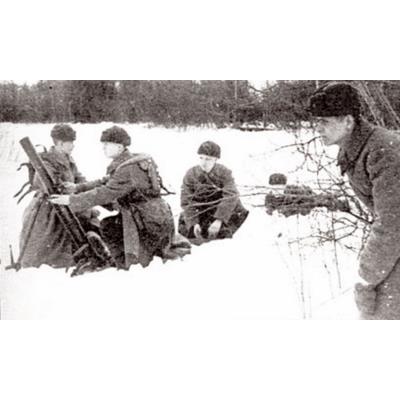 ZVEZDA  - Z6208 - Mortier Sovi&eacute;tiques - Hiver - 82 Mm